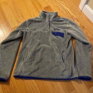Patagonia quarter button up. Color grey and blue. Size medium.